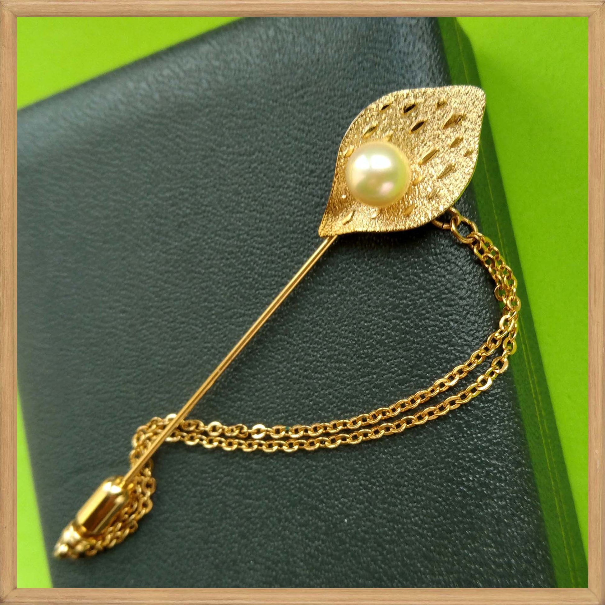 Akoya Pearl Stick Pin with Chain