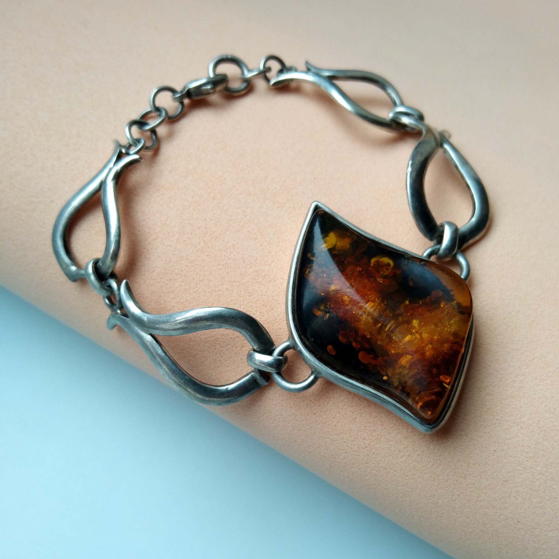 Massive bracelet with large amber