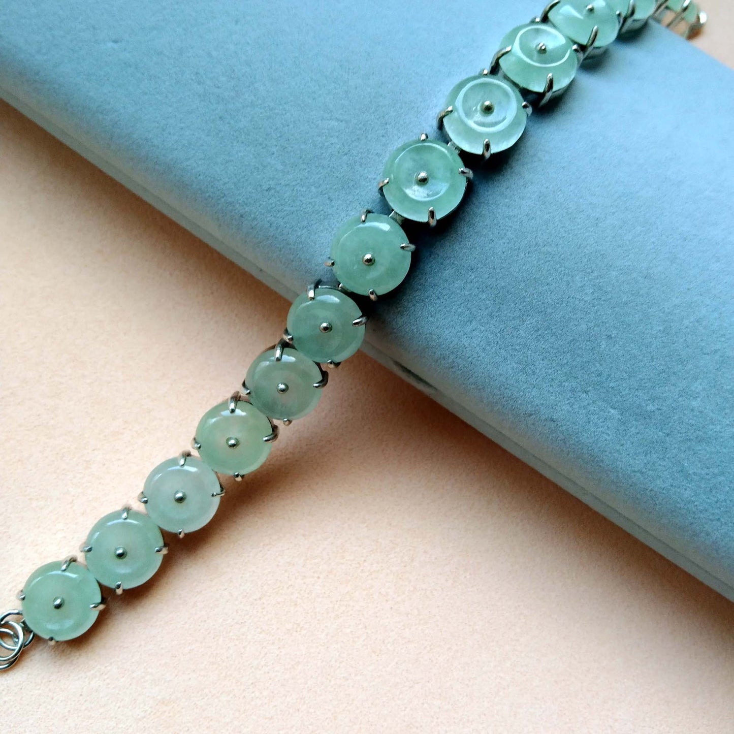 Quite a rare jade bracelet design